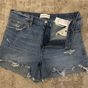 Abercrombie & Fitch 4inch mom short